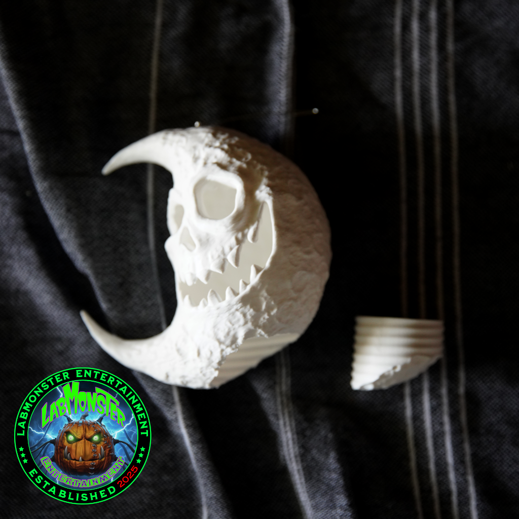 Paint-Your-Own Gothic Moon Skull Christmas Ornament with Top Hat – Unpainted 3D Printed PLA Blank – DIY Creepmas Decoration