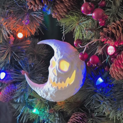 Paint-Your-Own Gothic Moon Skull Christmas Ornament with Top Hat – Unpainted 3D Printed PLA Blank – DIY Creepmas Decoration